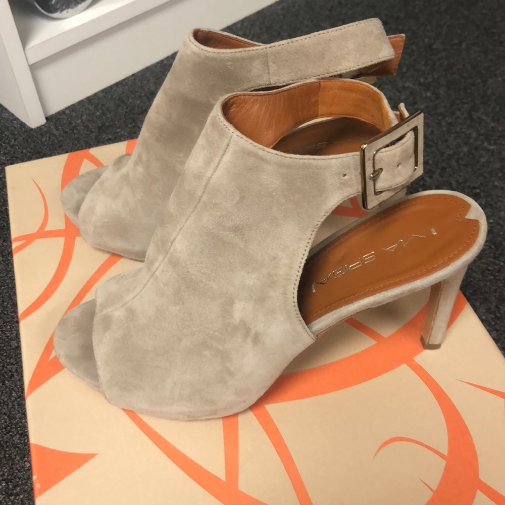 Via Spiga Tan Suede peep toe sandal size 6